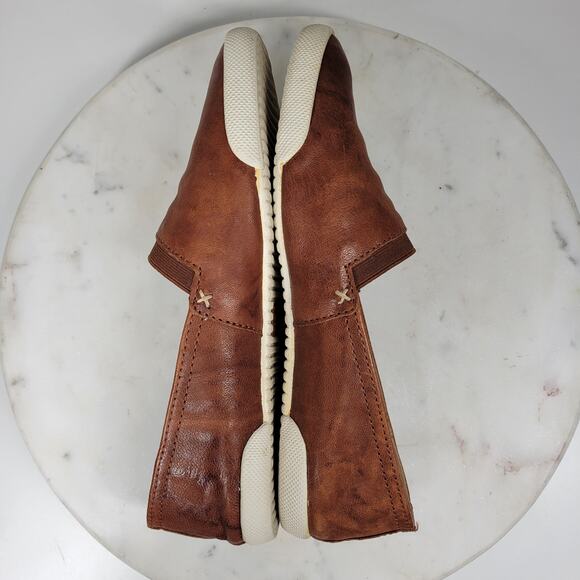 Frye Melanie Shoes Womens 7 Cognac Brown Leather Embossed Logo Slip On Flats - Picture 11 of 16